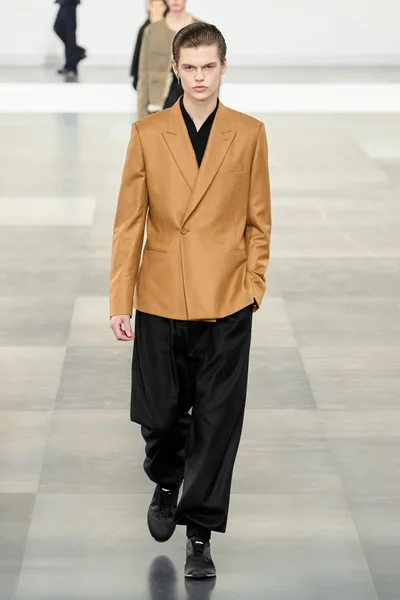 Look 35